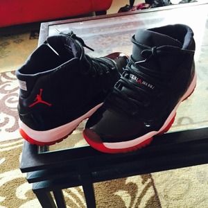 Bred 11s size 8.5 men