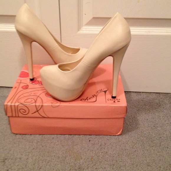 Nude pumps - Picture 1 of 2