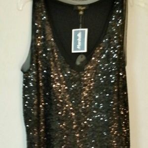 Black v-neck sleevless top