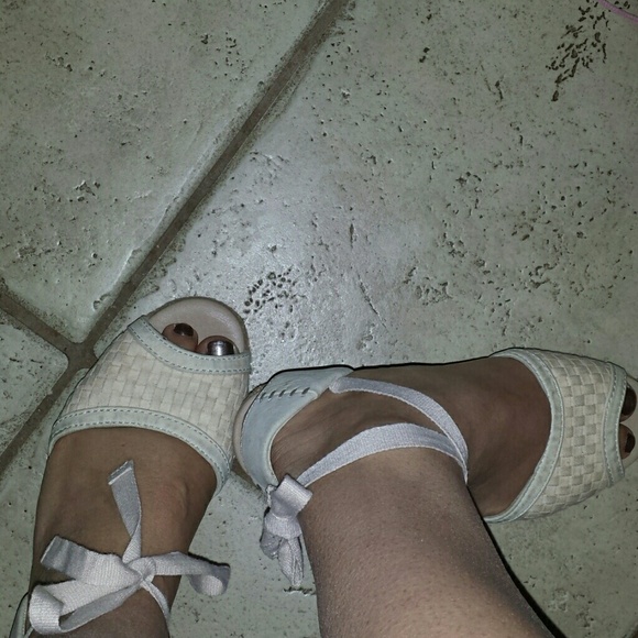 UGG espadrille wedges - Picture 2 of 3