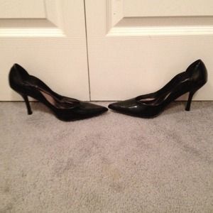 Black pumps