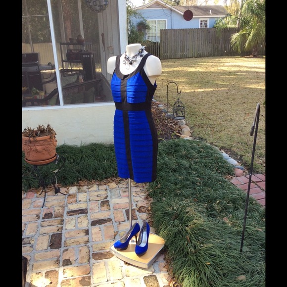 Dress ❌SOLD IN BUNDLE❌ - Picture 3 of 3