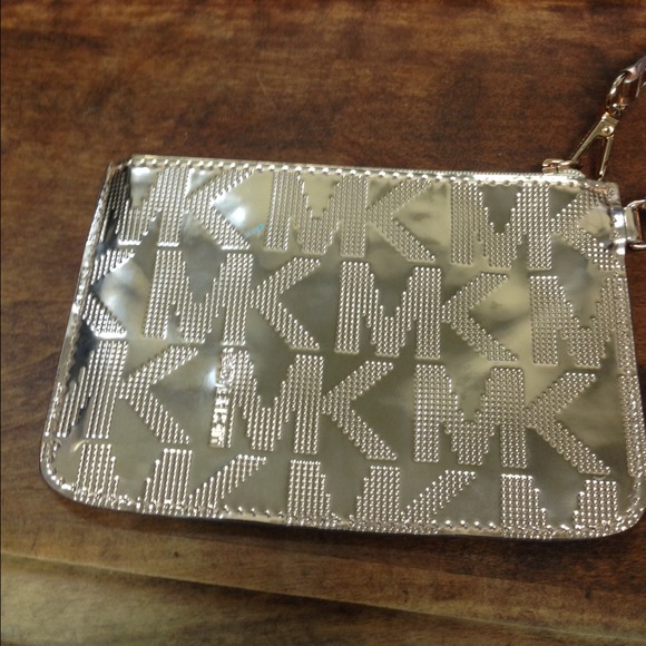 MICHAEL KORS SLIM WRISTLET ROSE GOLD