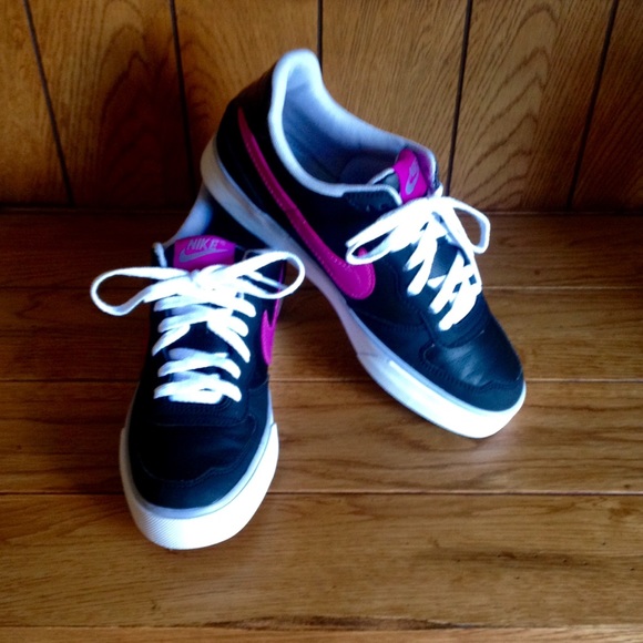 Nike Shoes - Nike shoes