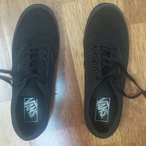 Black Vans and betsey green cat eye sunglasses