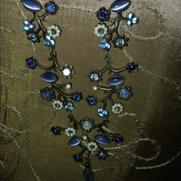 💢SOLD 💢Blue stone necklace. Always complimented.