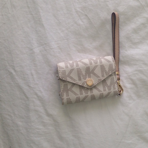 Michael Kors Clutches & Wallets - Michael Kors Wristlet and cellphone holder