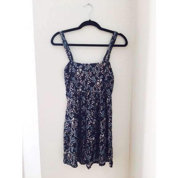SELLING DRESS - Picture 2 of 2
