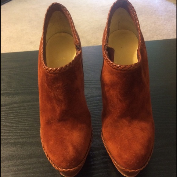 🔴SOLD🔴CHRISTIAN LOUBOUTIN Sultane suede pumps - Picture 2 of 4