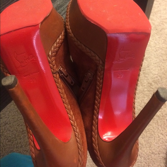 🔴SOLD🔴CHRISTIAN LOUBOUTIN Sultane suede pumps - Picture 3 of 4