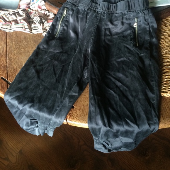 Rich & Skinny Pants - Black silk crop pants with elastic waist