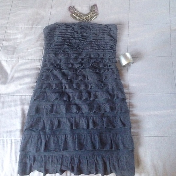 Strapless dress with ruffles