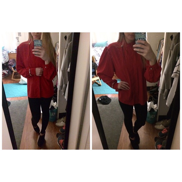 🚫🚫🚫BUNDLED🚫🚫🚫Beautiful red silk shirt