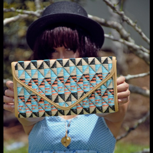 SOLD💰💰💰 Lovely clutched handbag