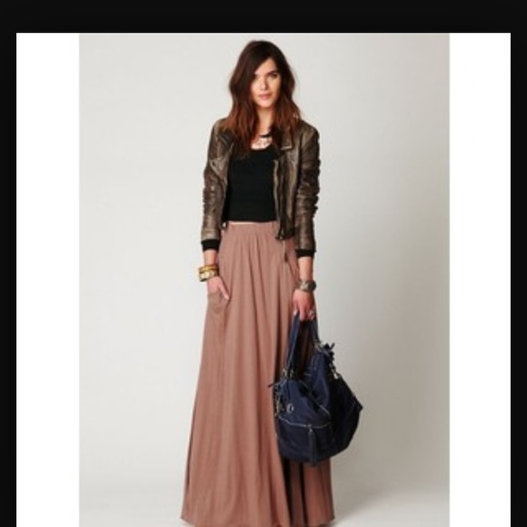 Mad cool skirt in mauve.  Size large.  Good as new