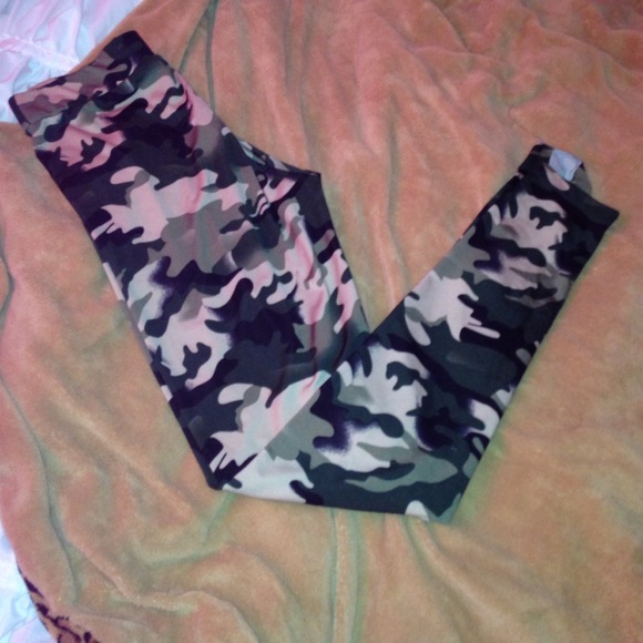 Kardashian Kollection army leggings