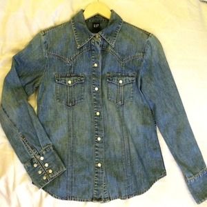 ❌SOLD❌ GAP Chambray • Size Small