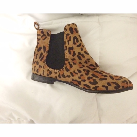 Cheetah print Chelsea boots