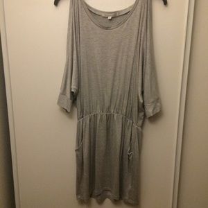 Cute gray dress!