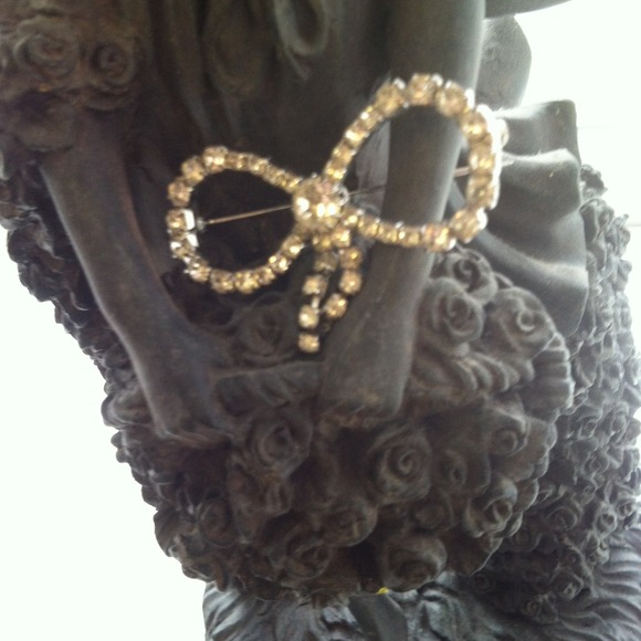 VINTAGE LARGE BOW RHODIUM PLATED - Picture 2 of 4