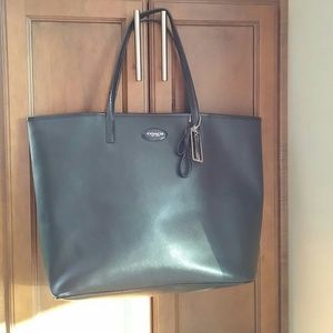 1 hr only 60. COACH tote 12 x 5 x 18 with strap