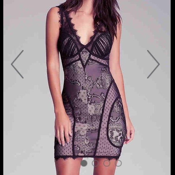 BEBE black lace v neck dress-small