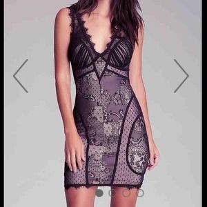BEBE black lace v neck dress-small