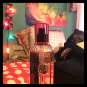 Victoria's Secret bombshell perfume
