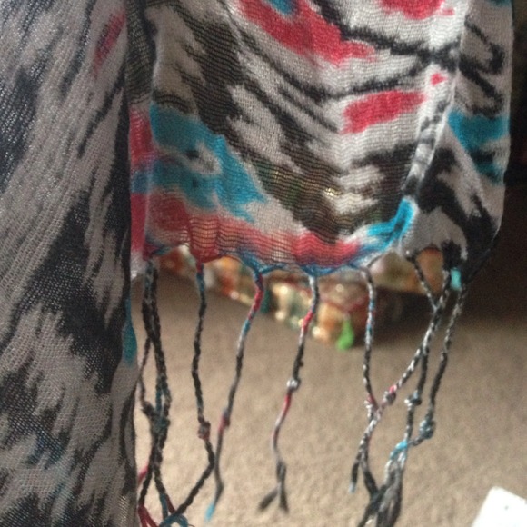 Abstract scarf - Picture 3 of 3