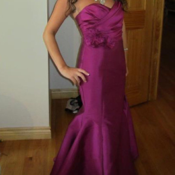 Beautiful magenta color gown - Picture 3 of 4