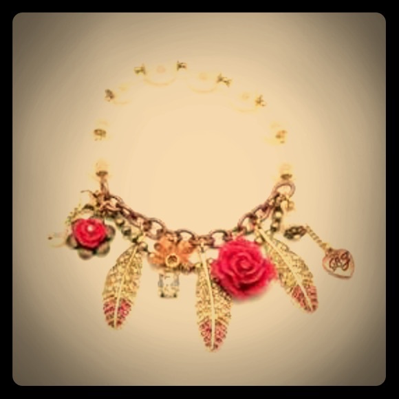 Betsey Johnson feather charm bracelet