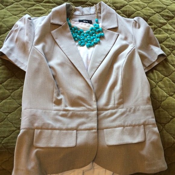 🚫 Not for sale🚫Taupe blazer.  Bundled