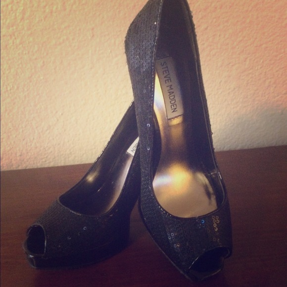 🌺cute black sequined heels🌺👡🎀