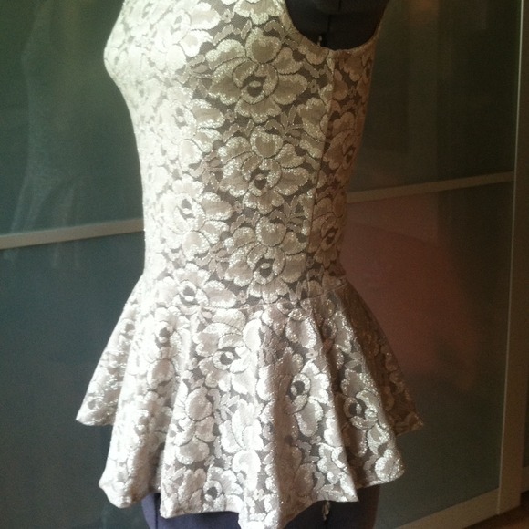 🎉Date Night HP🎉Gold Stretch Lace Peplum Tank - Picture 2 of 4