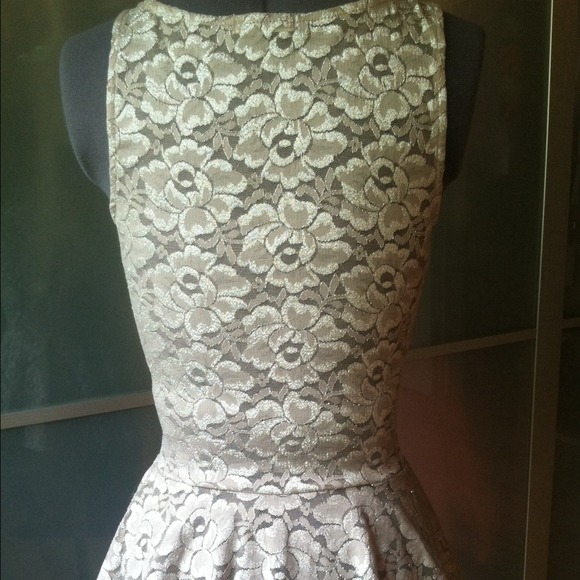 🎉Date Night HP🎉Gold Stretch Lace Peplum Tank - Picture 3 of 4