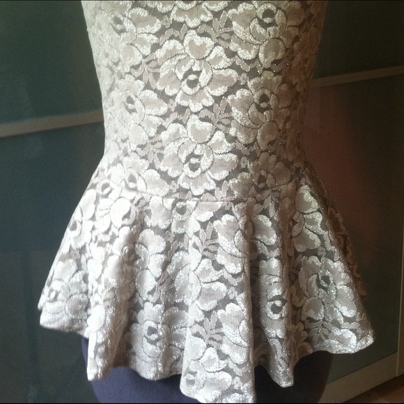 🎉Date Night HP🎉Gold Stretch Lace Peplum Tank - Picture 4 of 4