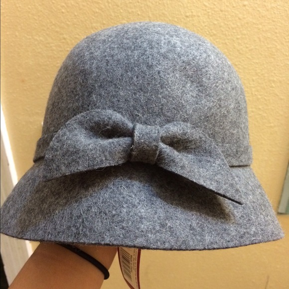 Cloche hat