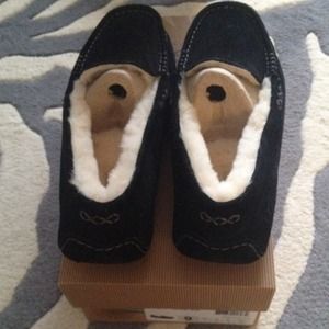 NWT UGG Slippers size 9