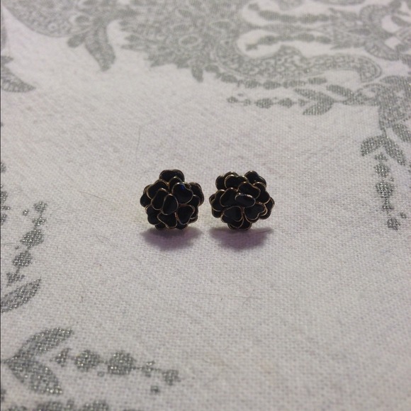 Black enamel flower stud earrings