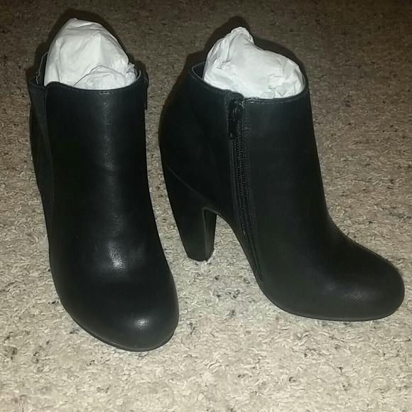 Bamboo Mozza Bootie in black