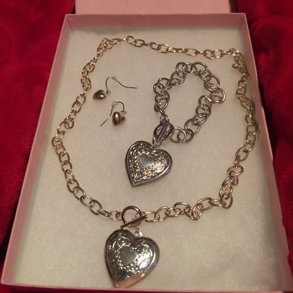 Gift Set - Picture 2 of 2