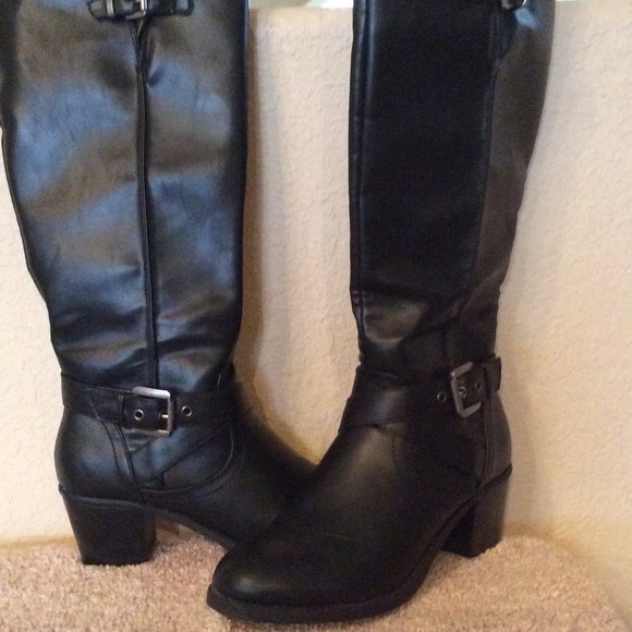 Boots, like new, size 9 1/2 man made material.