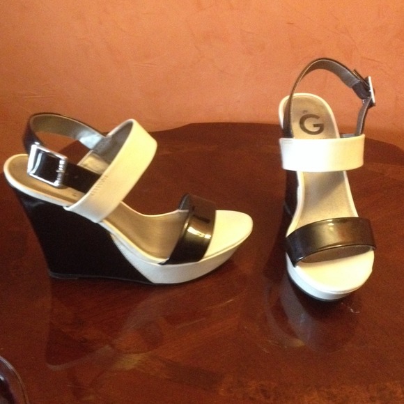 Guess black and white strappy wedges