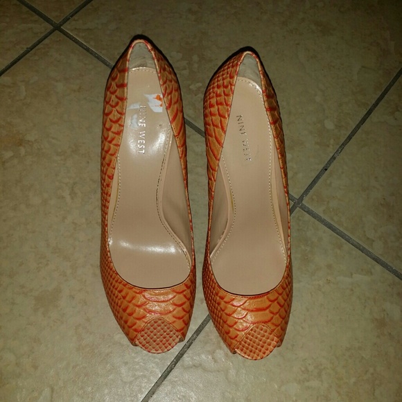 Nine West Peep Toe Pumps!