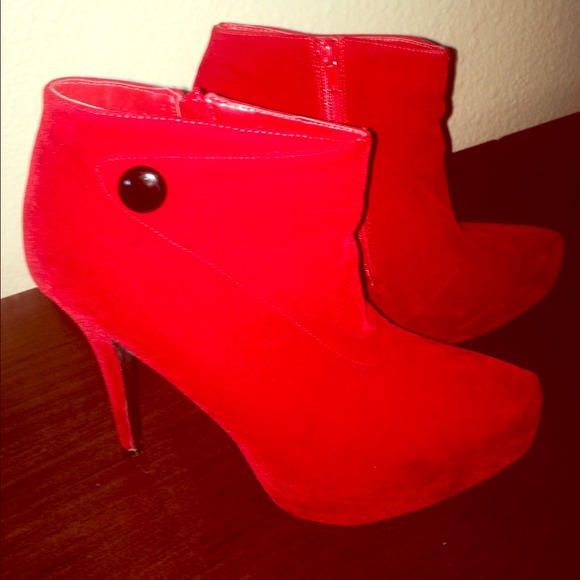 😻 Beautiful red heeled short boots 💄👠💃