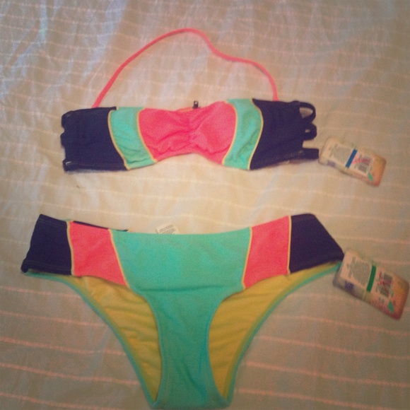 NEW 2 piece Hobie swim suit