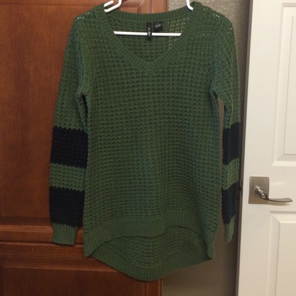 Ultra Flirt Sweaters - Green & black sweater