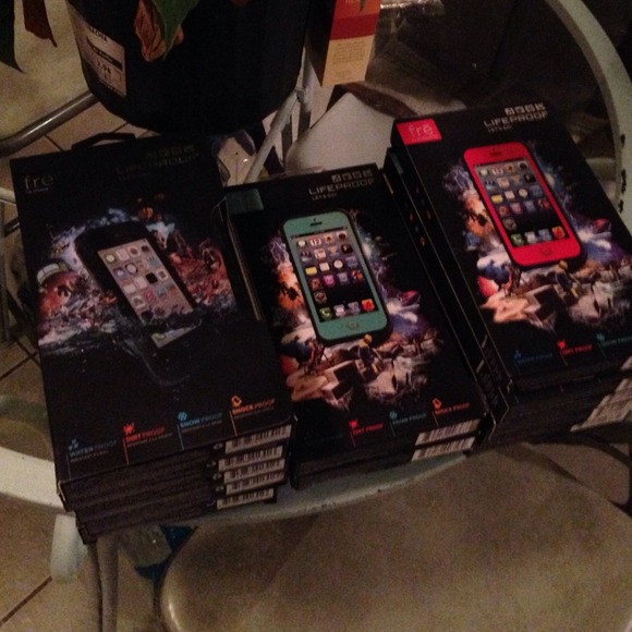 Brand new lifeproofs ! Go to mercarí 4 better deal