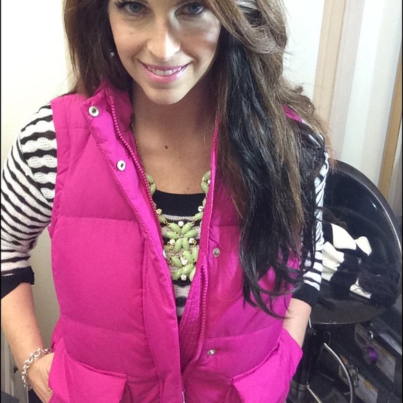 💝Think Pink💝BNWT DOWN Hot Pink Puffer Vest - Picture 2 of 4