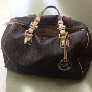 Micheal Kors hand bag